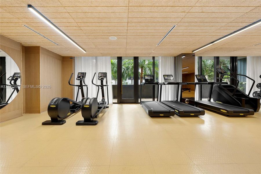 Community amenities in , Miami (Image 32).