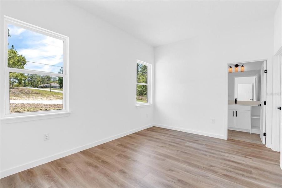 Spacious, unfurnished interior of a new home in , Citrus Springs (Image 25).
