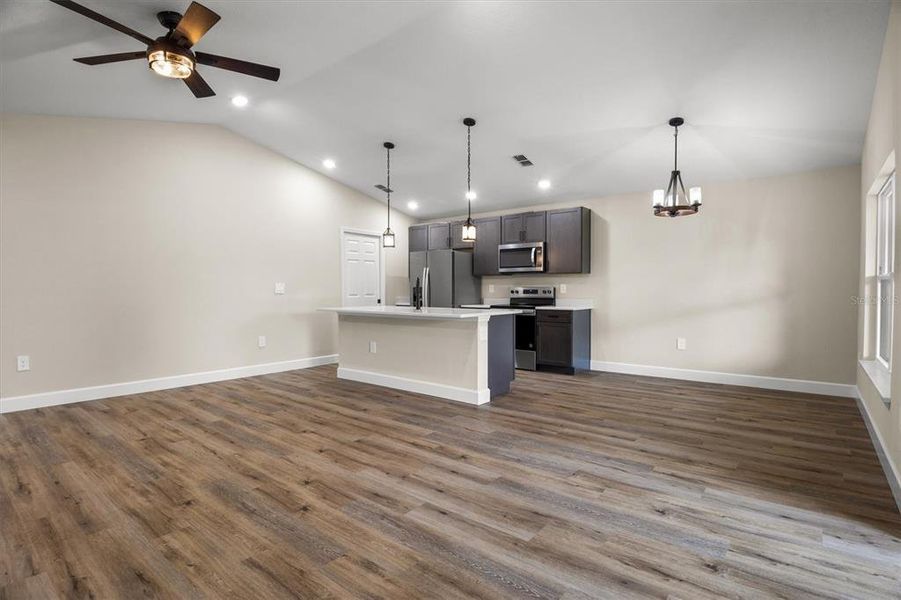 Spacious, unfurnished interior of a new home in , Eagle Lake (Image 12).