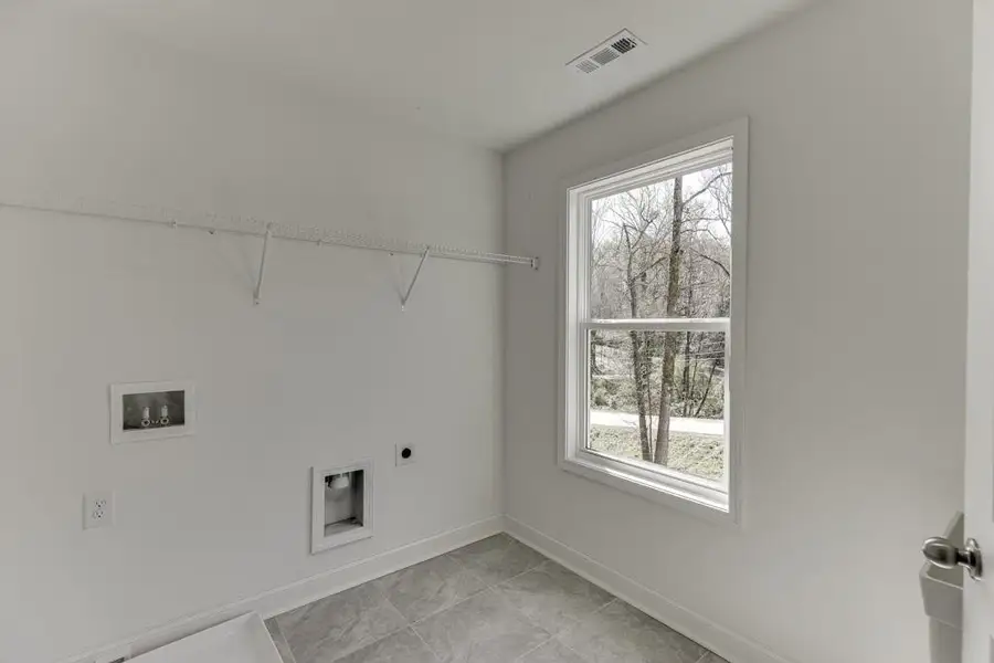 Spacious, unfurnished interior of a new home in , Commerce (Image 29).