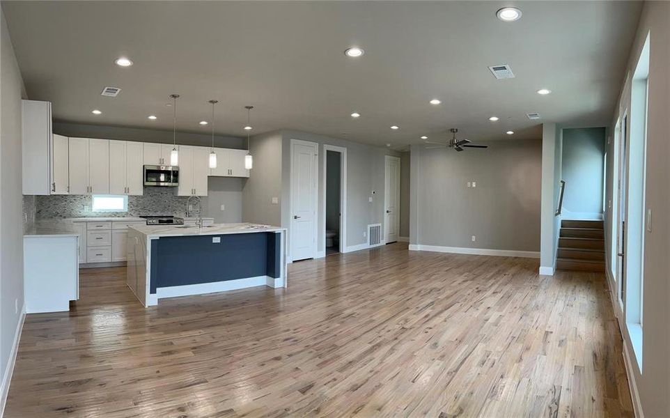 Spacious, unfurnished interior of a new home in , Dallas (Image 5).