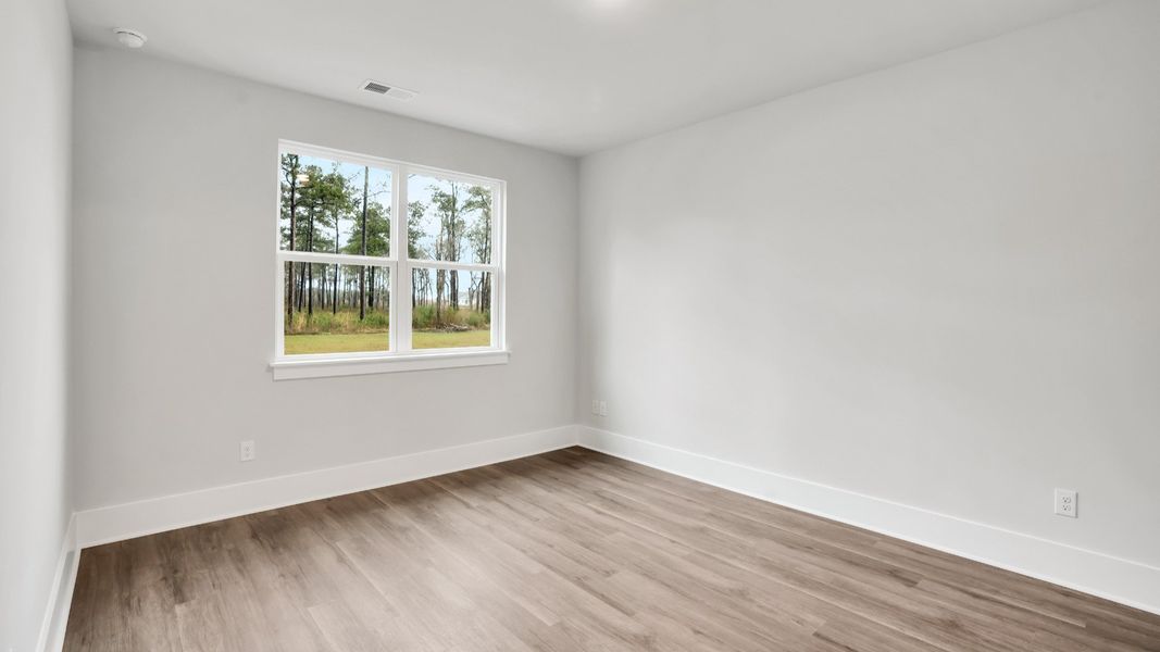 Spacious, unfurnished interior of a new home in Rolling Hills, Bolivia (Image 27).