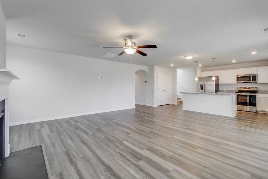 Spacious, unfurnished interior of a new home in Bluefield, Lexington (Image 13).