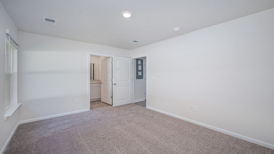 Spacious, unfurnished interior of a new home in Cottonwood Place, Tabor City (Image 12).