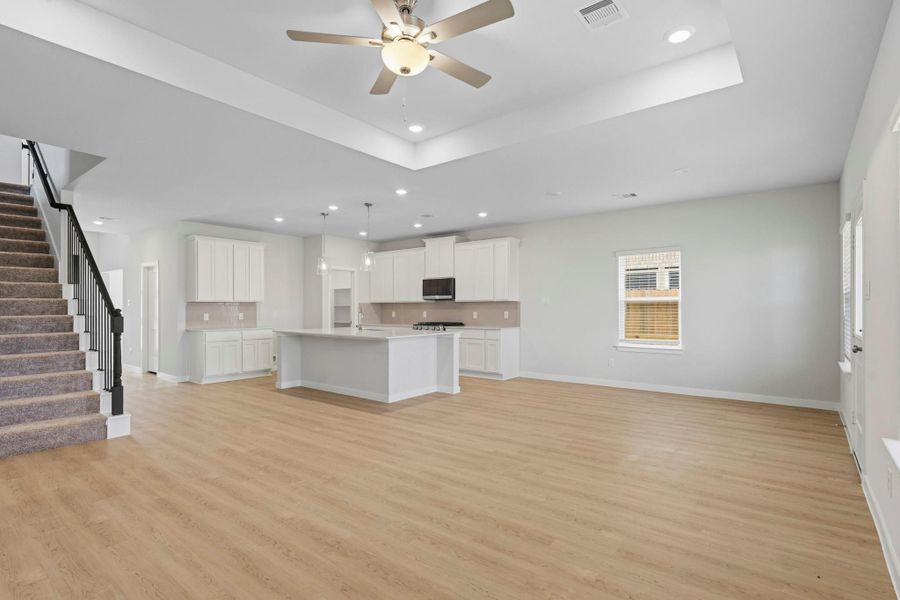 Spacious, unfurnished interior of a new home in Sunterra Lakes, Brookshire (Image 17).