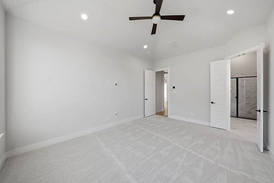 Spacious, unfurnished interior of a new home in Quail Hollow, Rockwall (Image 29).