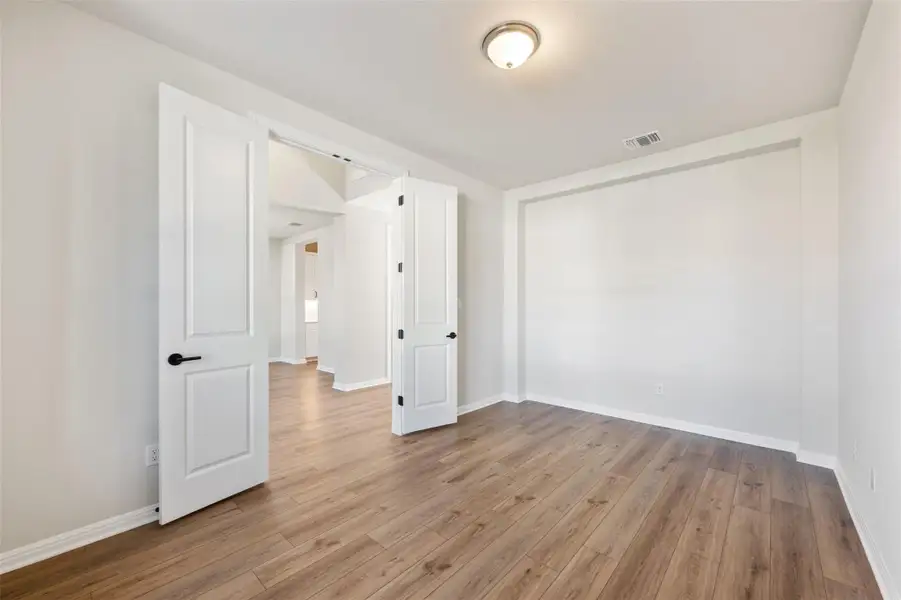 Representative images and renderings are for illustrative purposes. Actual structural options and design finishes of home may vary.