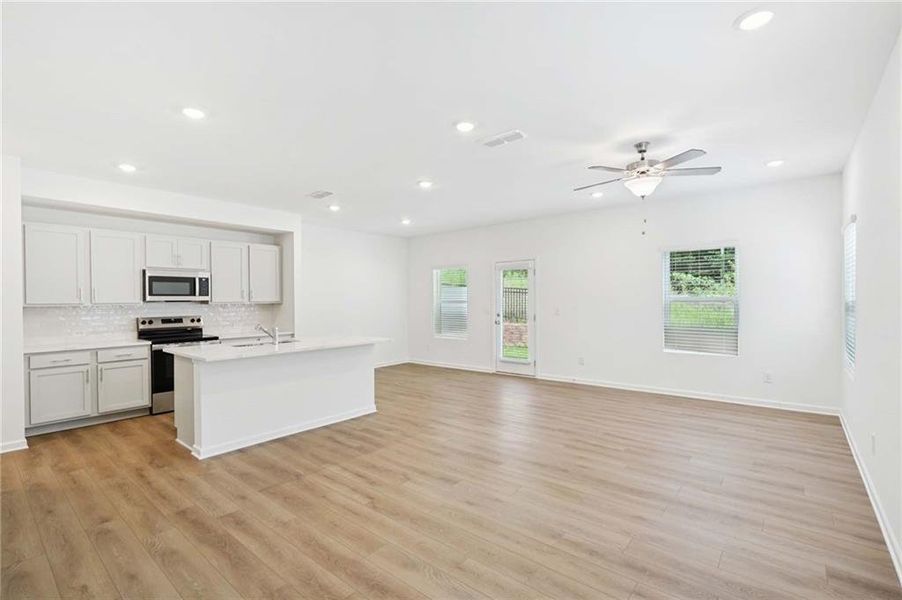 Spacious, unfurnished interior of a new home in Eastlyn Crossing, Flowery Branch (Image 9). Spacious, unfurnished interior of a new home in Eastlyn Crossing, Flowery Branch (Image 9).