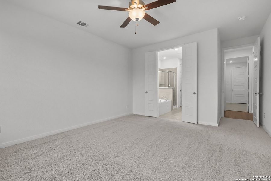 Spacious, unfurnished interior of a new home in Foxbrook, Cibolo (Image 23).