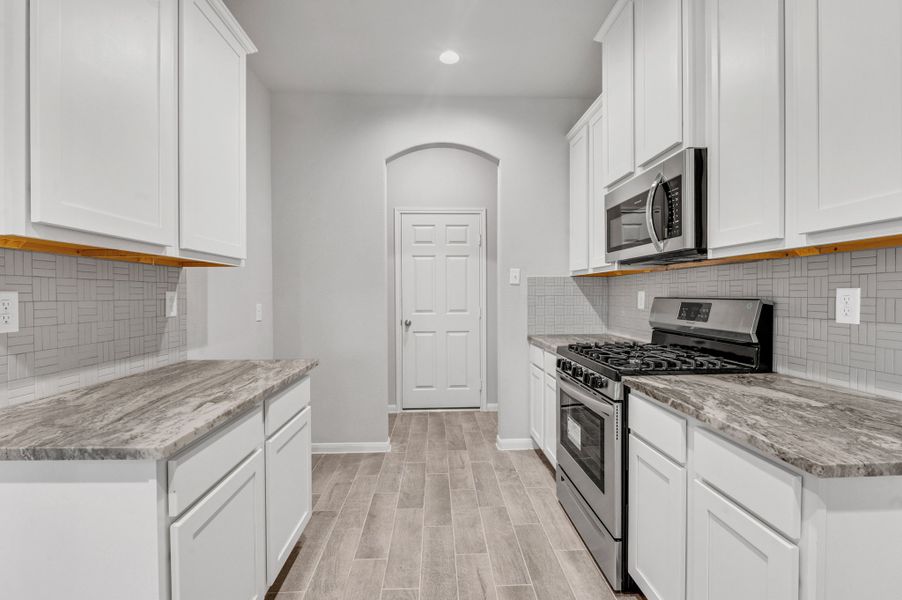 Representative furnished interior of a home built from the Floor Plan 1774 by Colina Homes in Rollingbrook Estates, Baytown (Image 14).