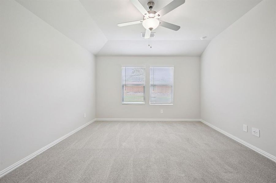 Spacious, unfurnished interior of a new home in Westmoor, Sherman (Image 17).