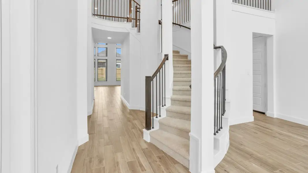 Spacious, unfurnished interior of a new home in Jubilee, Hockley (Image 13).
