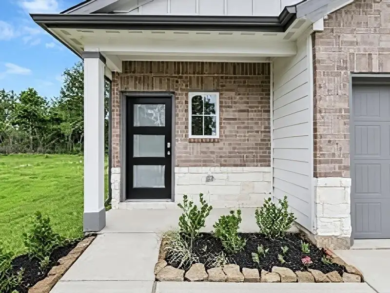 Exterior details and patio area of a home in Caney Creek Place, Conroe (Image 3). Exterior details and patio area of a home in Caney Creek Place, Conroe (Image 3).