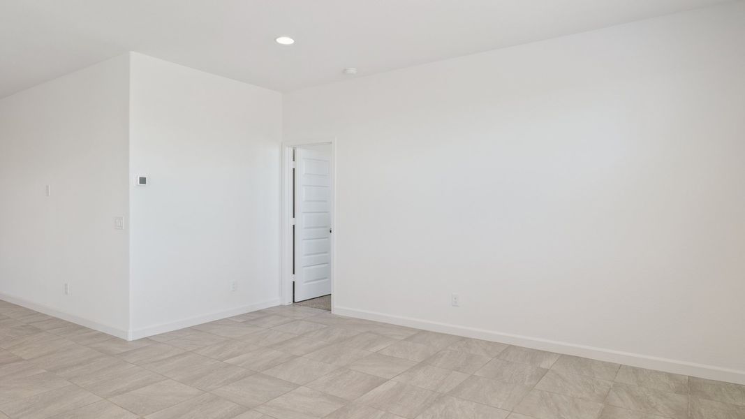 Spacious, unfurnished interior of a new home in Carlton Commons, Casa Grande (Image 15).