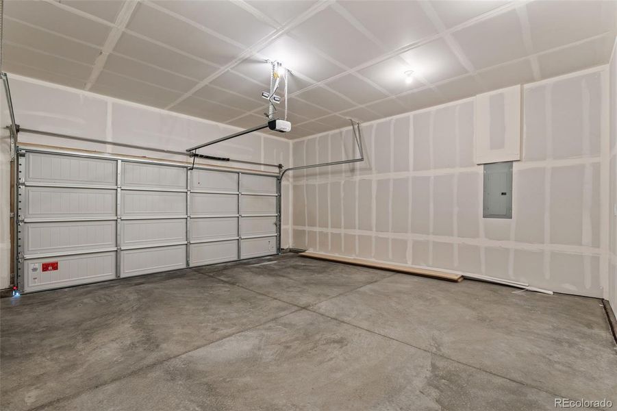 Spacious, unfurnished interior of a new home in , Pueblo West (Image 20).