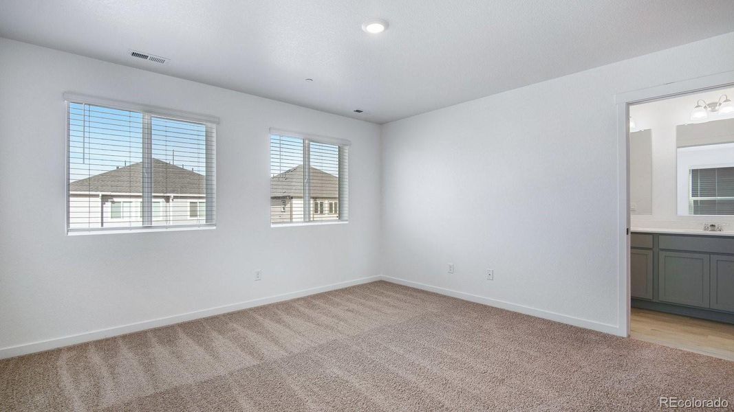 Spacious, unfurnished interior of a new home in Settlers Crossing, Commerce City (Image 32).