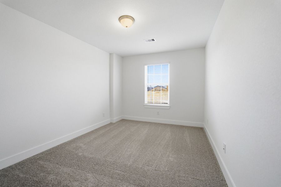 Spacious, unfurnished interior of a new home in Bay Creek, Baytown (Image 28).