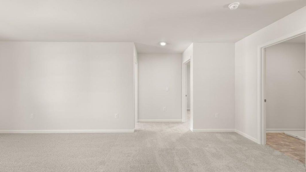 Spacious, unfurnished interior of a new home in Falcon Landing, Gainesville (Image 15).