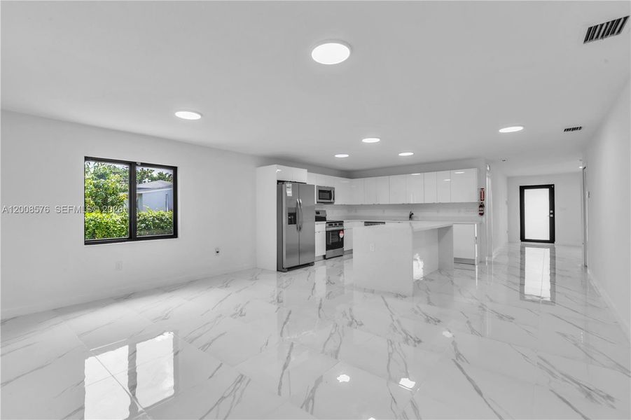 Spacious, unfurnished interior of a new home in , Homestead (Image 33).