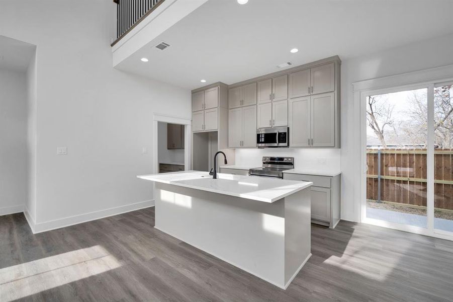 Furnished interior view inside a new home in , Waxahachie (Image 9).