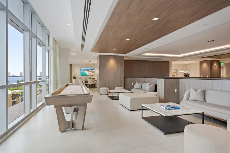 5th Floor Lounge/Billiards 5th Floor Lounge/Billiards