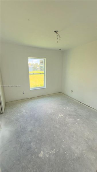 Spacious, unfurnished interior of a new home in , Fort Myers (Image 28).