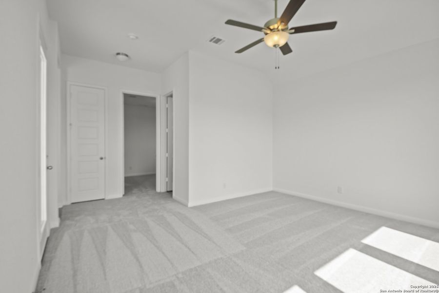Spacious, unfurnished interior of a new home in Homestead, Schertz (Image 14).