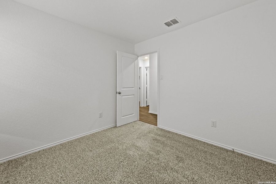 Spacious, unfurnished interior of a new home in Stonehill, San Antonio (Image 14).