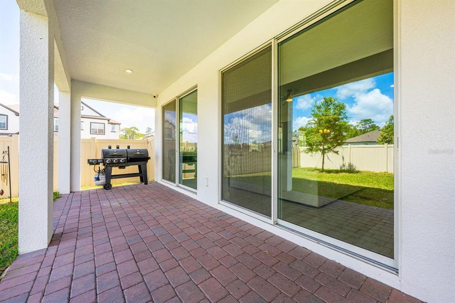 Exterior details and patio area of a home in , Oviedo (Image 23).