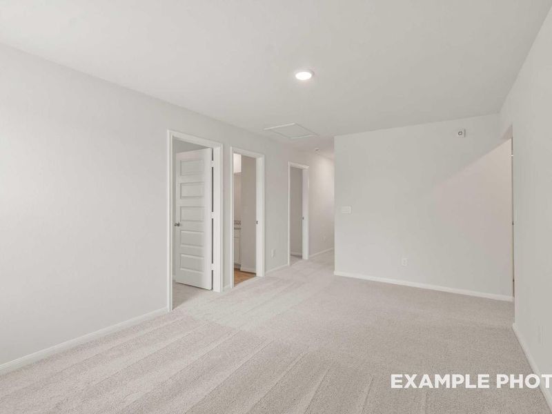 Spacious, unfurnished interior of a new home in Caney Creek Place, Conroe (Image 26).
