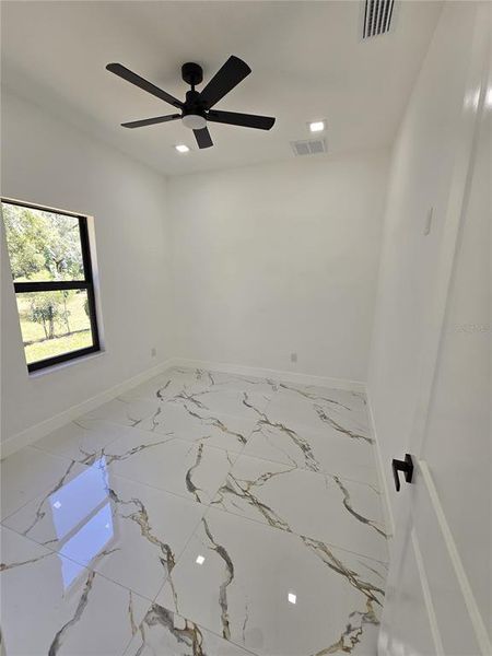 Spacious, unfurnished interior of a new home in , Tampa (Image 16).