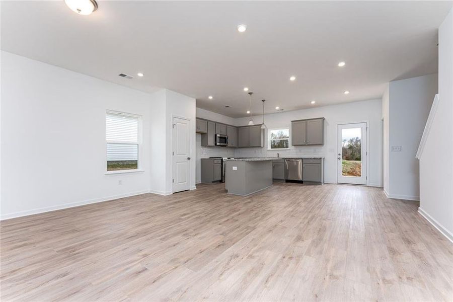 Spacious, unfurnished interior of a new home in Meadowbrook, Cartersville (Image 12). Spacious, unfurnished interior of a new home in Meadowbrook, Cartersville (Image 12).