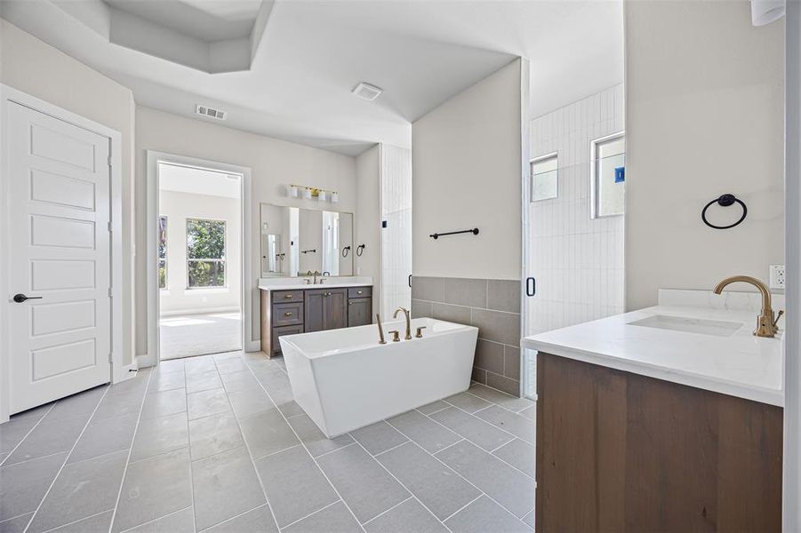 Furnished interior view inside a new home in Waterfall Ranch - 1 Acre Lots, Waxahachie (Image 6). Furnished interior view inside a new home in Waterfall Ranch - 1 Acre Lots, Waxahachie (Image 6).