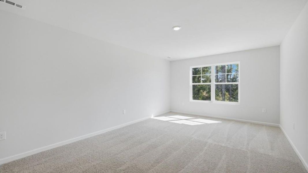Spacious, unfurnished interior of a new home in Hughes Court, Dawsonville (Image 17).