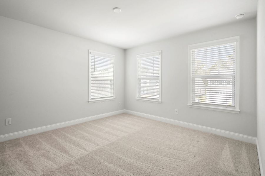 Spacious, unfurnished interior of a new home in Waterways, Richmond Hill (Image 24).