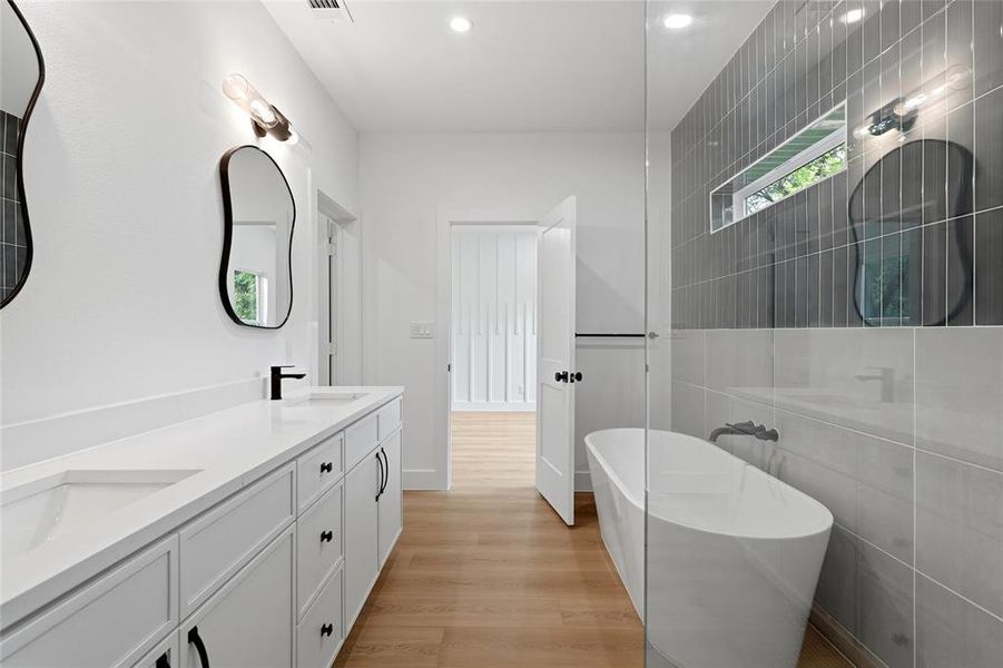 Furnished interior view inside a new home in , Dallas (Image 13).