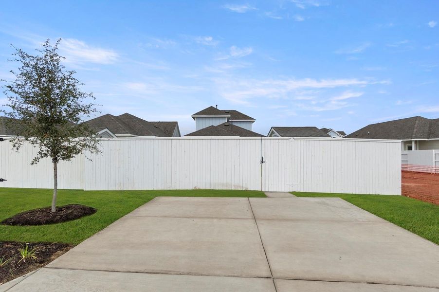 Exterior details and patio area of a home in Harvest Ridge, Elgin (Image 3).