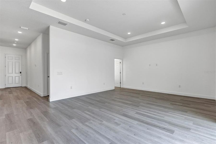 Spacious, unfurnished interior of a new home in , Deland (Image 24).