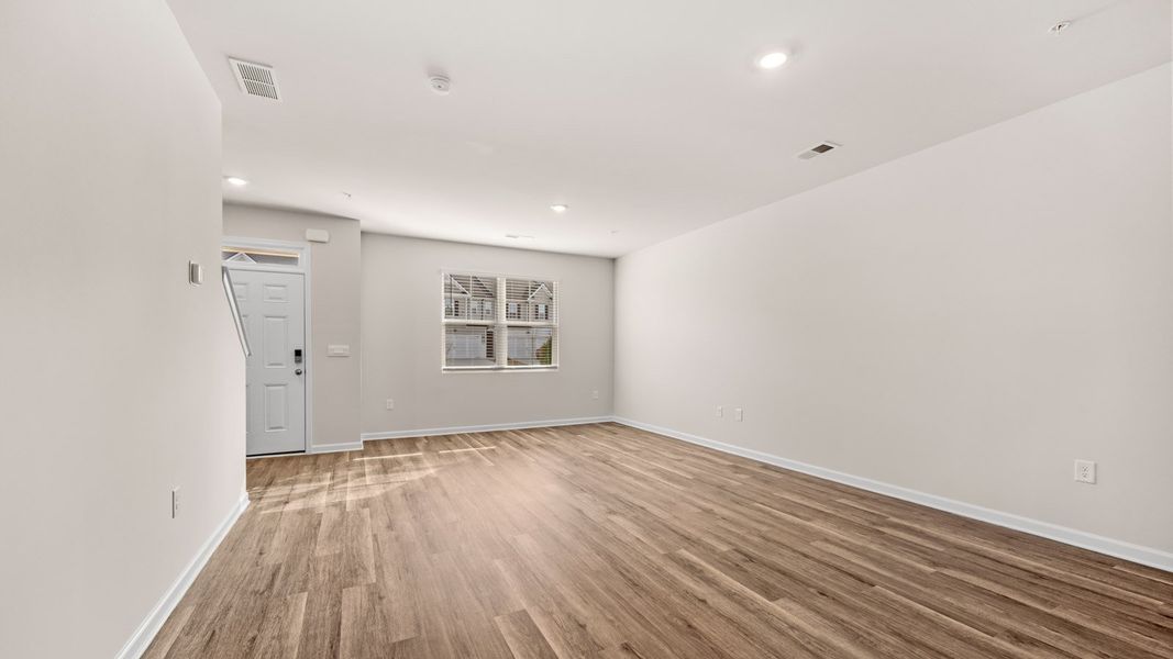 Spacious, unfurnished interior of a new home in Echo Glen, Stockbridge (Image 14).