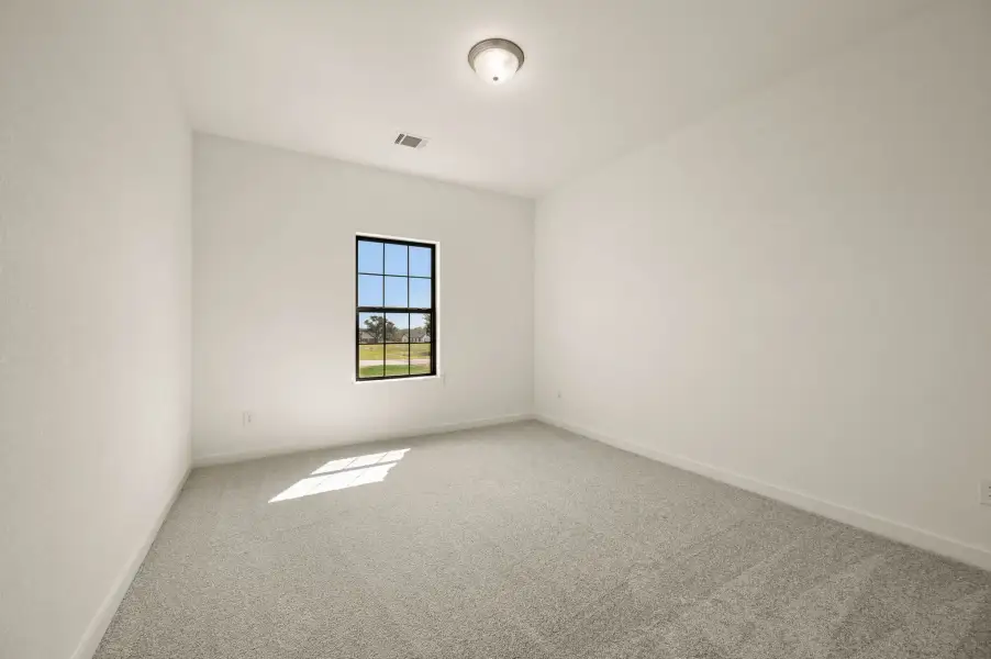 Spacious, unfurnished interior of a new home in Gatlin Ranch, Springtown (Image 27).