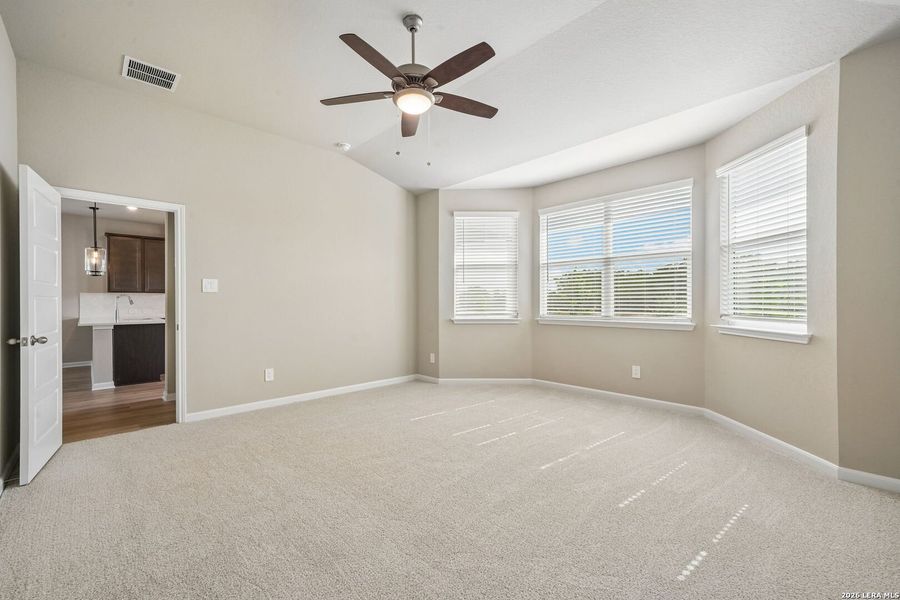 Spacious, unfurnished interior of a new home in Thomas Pond, San Antonio (Image 29). Spacious, unfurnished interior of a new home in Thomas Pond, San Antonio (Image 29).