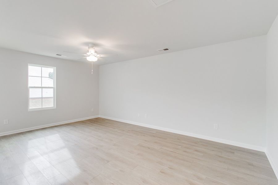 Spacious, unfurnished interior of a new home in Bluefield, Lexington (Image 14).