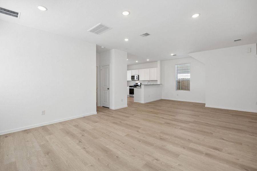 Spacious, unfurnished interior of a new home in Stokesbury, Waller (Image 21).
