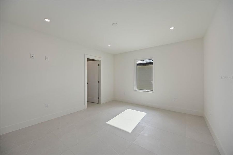 Spacious, unfurnished interior of a new home in , Sarasota (Image 65).