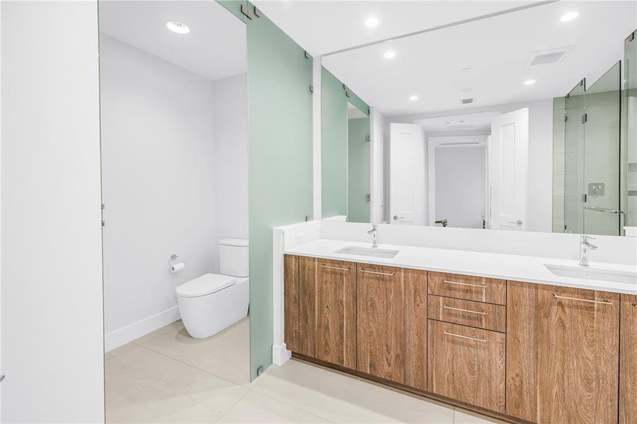 Furnished interior view inside a new home in , St. Petersburg (Image 19).