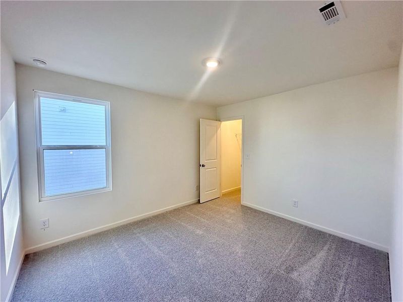 Spacious, unfurnished interior of a new home in Mt. Tabor Ridge, Dallas (Image 13).