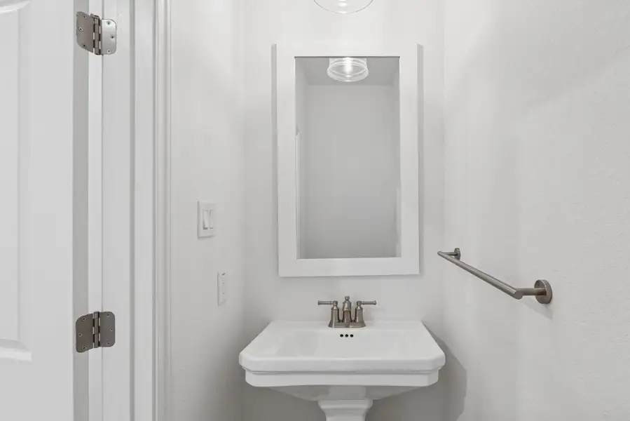 Half bath (*Photo not of actual home and used for illustration purposes only.) Half bath (*Photo not of actual home and used for illustration purposes only.)