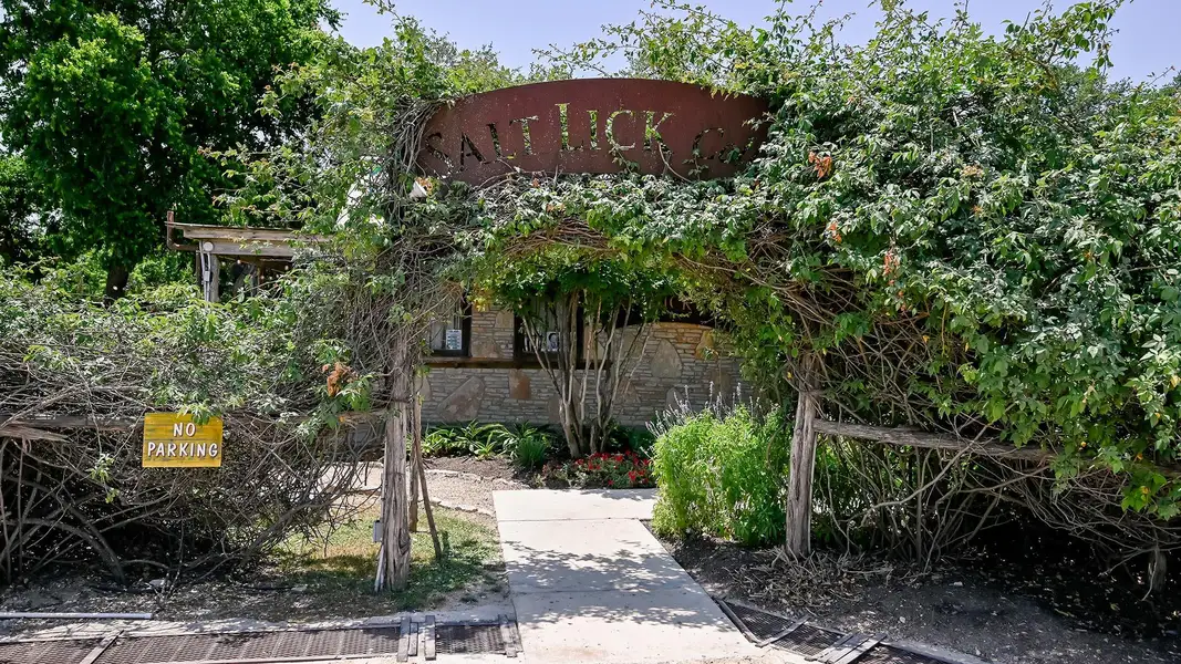 Image 20 of a home in Parten 75'/85'.