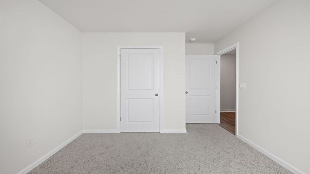 Spacious, unfurnished interior of a new home in Cloverdale Hills, Piedmont (Image 16).