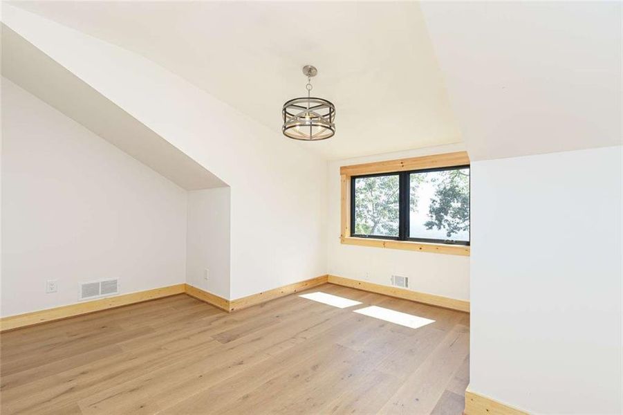 Spacious, unfurnished interior of a new home in , Jasper (Image 14).
